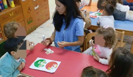 &Pi;&alpha;&iota;&chi;&nu;&iota;&delta;&iota;ά&rho;&iota;&kappa;&omicron; &mu;ά&theta;&eta;&mu;&alpha; &sigma;&tau;&eta;&nu; &upsilon;&gamma;&iota;&epsilon;&iota;&nu;ή &delta;&iota;&alpha;&tau;&rho;&omicron;&phi;ή &gamma;&iota;&alpha; &tau;&omicron;&upsilon;&sigmaf; &mu;&iota;&kappa;&rho;&omicron;ύ&sigmaf; &Gamma;&upsilon;&theta;&epsilon;&iota;ά&tau;&epsilon;&sigmaf;
