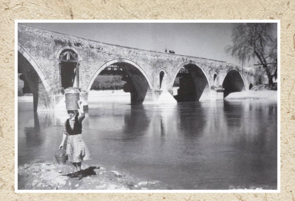 &laquo;&Tau;&omicron; &Gamma;&epsilon;&phi;ύ&rho;&iota; &tau;&eta;&sigmaf; Ά&rho;&tau;&alpha;&sigmaf;: &Iota;&sigma;&tau;&omicron;&rho;ί&alpha; &kappa;&alpha;&iota; &theta;&rho;ύ&lambda;&omicron;&sigmaf;&raquo;