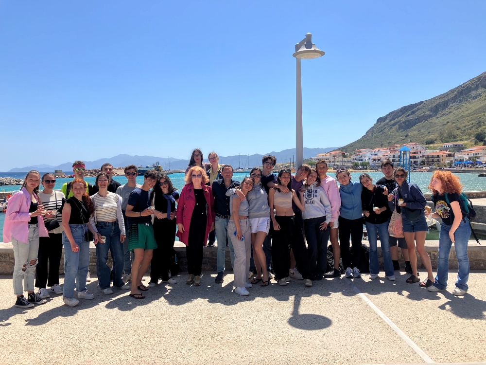 &laquo;&Kappa;&alpha;&rho;&pi;&omicron;&phi;&omicron;&rho;&omicron;ύ&nu;&raquo; &pi;&rho;&omicron;&gamma;&epsilon;&nu;έ&sigma;&tau;&epsilon;&rho;&epsilon;&sigmaf; &delta;&rho;ά&sigma;&epsilon;&iota;&sigmaf; &pi;&omicron;&lambda;&iota;&tau;&iota;&sigma;&mu;&omicron;ύ &kappa;&alpha;&iota; &pi;&rho;&omicron;&beta;&omicron;&lambda;ή&sigmaf;