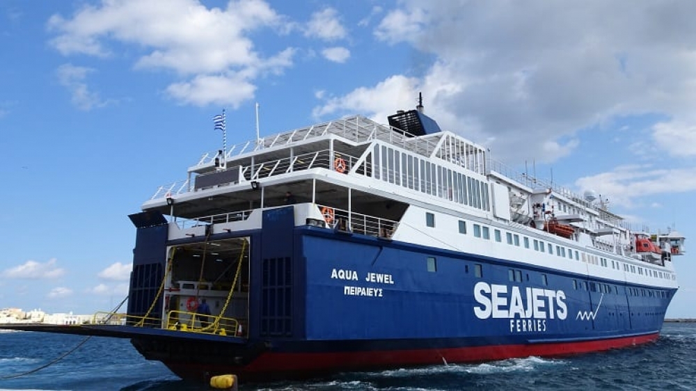 &Tau;&omicron; &laquo;Aqua Jewel&raquo; &epsilon;&pi;&iota;&sigma;&tau;&rho;&alpha;&tau;&epsilon;ύ&epsilon;&tau;&alpha;&iota; &sigma;&tau;&eta;&nu; &alpha;&kappa;&tau;&omicron;&pi;&lambda;&omicron;ϊ&kappa;ή &gamma;&rho;&alpha;&mu;&mu;ή &Kappa;&upsilon;&theta;ή&rho;&omega;&nu;-&Nu;&epsilon;ά&pi;&omicron;&lambda;&eta;&sigmaf;