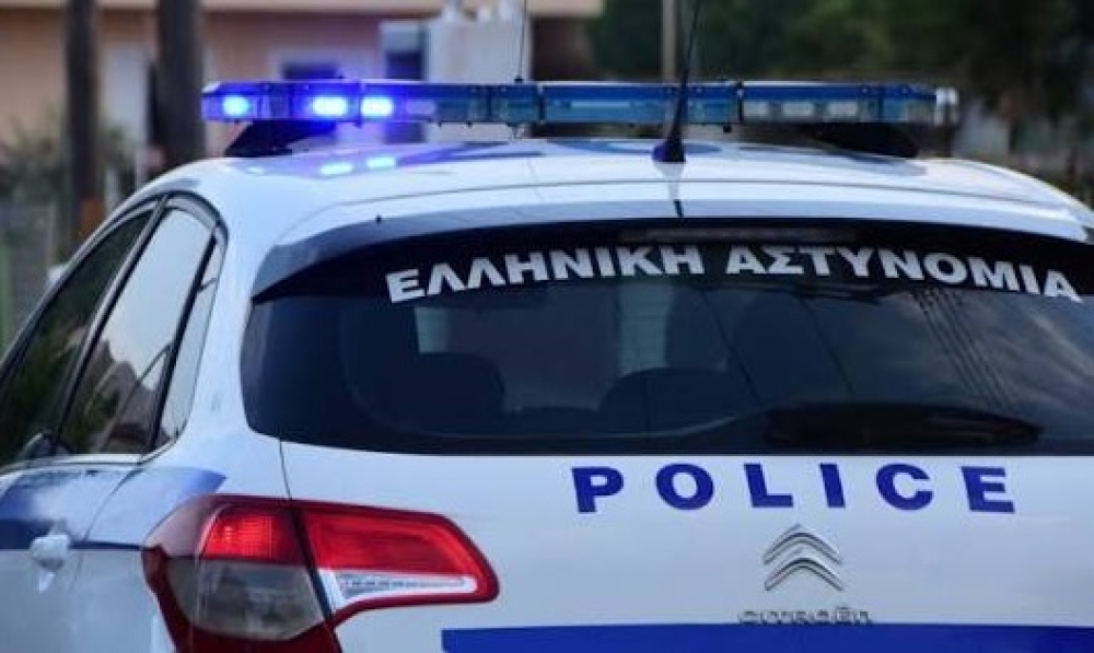 Ά&nu;&delta;&rho;&alpha;&sigmaf; &epsilon;&nu; &epsilon;&xi;ά&lambda;&lambda;&omega; &mu;&epsilon; &mu;&alpha;&chi;&alpha;ί&rho;&iota; (;) &sigma;&tau;&eta; &Sigma;&pi;ά&rho;&tau;&eta;