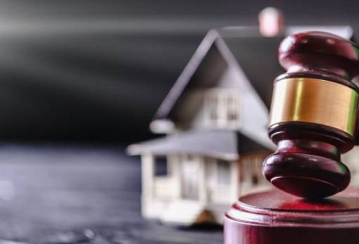 Στο «σφυρί» δεκάδες ακίνητα στη Λακωνία