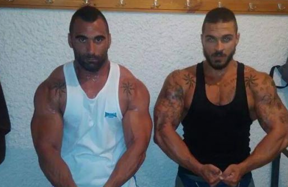&Sigma;&tau;&omicron; &Gamma;ύ&theta;&epsilon;&iota;&omicron; &eta; &delta;ί&kappa;&eta; &gamma;&iota;&alpha; &tau;&eta; &delta;&iota;&pi;&lambda;ή &delta;&omicron;&lambda;&omicron;&phi;&omicron;&nu;ί&alpha; &sigma;&tau;&eta; &Mu;ά&nu;&eta;