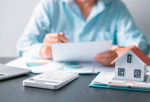 Ευκολότερες οι μεταβιβάσεις ακινήτων για φορολογούμενους με χρέη