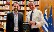 &Kappa;&omega;&nu;&sigma;&tau;&alpha;&nu;&tau;ί&nu;&omicron;&sigmaf; &Mu;&pi;ά&rho;&delta;&eta;&sigmaf;: &Pi;&alpha;&rho;έ&delta;&omega;&sigma;&epsilon; &sigma;&tau;&omicron;&nu; &Kappa;&upsilon;&rho;&iota;ά&kappa;&omicron; &Mu;&eta;&tau;&sigma;&omicron;&tau;ά&kappa;&eta; &tau;&omicron; &pi;&rho;ώ&tau;&omicron; &alpha;&nu;&tau;ί&tau;&upsilon;&pi;&omicron; &tau;&omicron;&upsilon; &beta;&iota;&beta;&lambda;ί&omicron;&upsilon; &laquo;&Alpha;&theta;&lambda;&eta;&tau;&iota;&kappa;ή &Delta;&iota;&alpha;&tau;&rho;&omicron;&phi;ή&raquo;