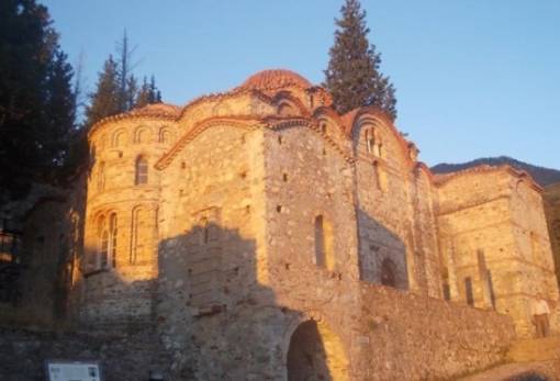 Τέλεση της καθιερωμένης Θείας Λειτουργίας  στην ΙΜ Βροντοχίου του Βυζαντινού Μυστρά