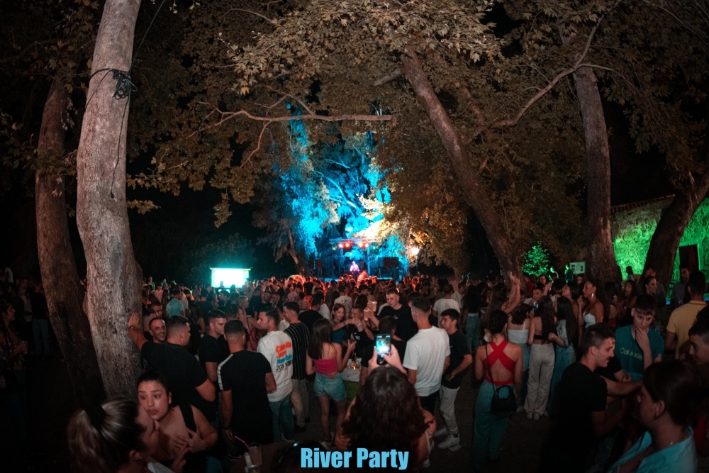Μουσική, χορός και αμείωτο κέφι στο river party της Μαγούλας