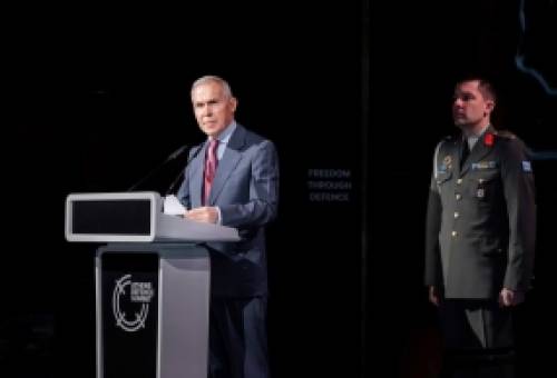 Μεταξύ «πολέμου και ειρήνης» ο Θανάσης