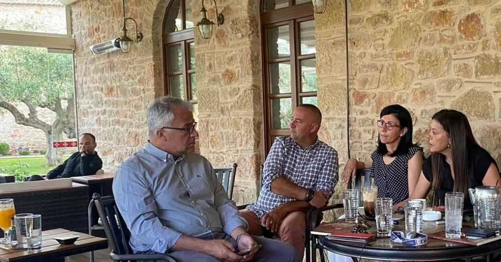 &Mu;. &Beta;&omicron;&rho;ί&delta;&eta;&sigmaf;: &laquo;&Kappa;&omicron;&iota;&tau;ά&mu;&epsilon; &mu;&pi;&rho;&omicron;&sigma;&tau;ά&raquo;