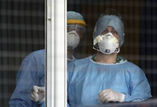 Κορωνοϊός: Καταργούνται τα rapid test και η υποχρεωτική μάσκα στα νοσοκομεία
