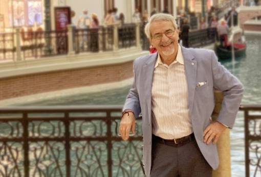 Από ένα σπαρτιατικό χωριό στο Χάρβαρντ: Μια ζωή αφιερωμένη στη θεραπεία και την προσφορά