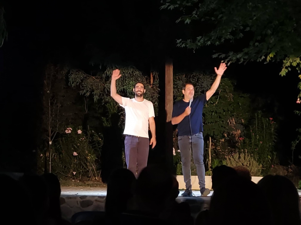 Χάρισαν γέλιο και «μασάζ» ευφορίας οι Μαθιουδάκης-Θεοδωρόπουλος στη Μαγούλα