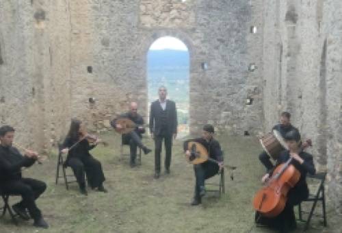 Καθηλωτικός ο Ζαχαρίας Καρούνης στα εγκαίνια των Παλατιών