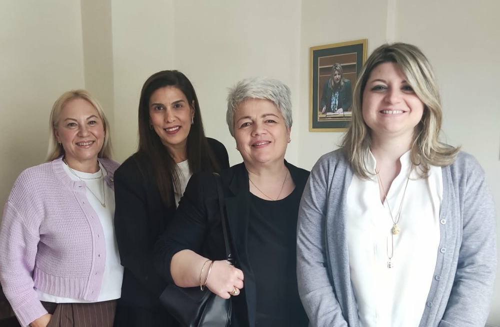 &Delta;έ&sigma;&mu;&eta; &alpha;&iota;&tau;&eta;&mu;ά&tau;&omega;&nu; &kappa;&alpha;&tau;έ&theta;&epsilon;&sigma;&alpha;&nu; &omicron;&iota; &kappa;&omicron;&iota;&nu;&omega;&nu;&iota;&kappa;&omicron;ί &lambda;&epsilon;&iota;&tau;&omicron;&upsilon;&rho;&gamma;&omicron;ί &tau;&eta;&sigmaf; &Pi;&epsilon;&lambda;&omicron;&pi;&omicron;&nu;&nu;ή&sigma;&omicron;&upsilon;