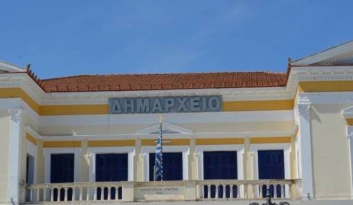&Tau;&omicron;&upsilon;&rho;&iota;&sigma;&tau;&iota;&kappa;ό &pi;&epsilon;&rho;ί&pi;&tau;&epsilon;&rho;&omicron; &kappa;&alpha;&iota; Leader &sigma;&tau;&eta; &Delta;&eta;&mu;&omicron;&tau;&iota;&kappa;ή &Epsilon;&pi;&iota;&tau;&rho;&omicron;&pi;ή &Sigma;&pi;ά&rho;&tau;&eta;&sigmaf;