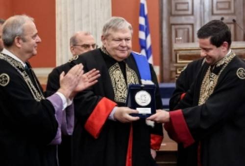 Επίτιμος Διδάκτωρ του ΕΚΠΑ ο Ευάγγελος Βενιζέλος