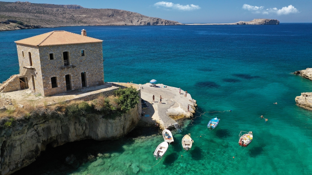 &Mu;έ&zeta;&alpha;&pi;&omicron;&sigmaf;: &Tau;&omicron; ά&gamma;&nu;&omega;&sigma;&tau;&omicron; &chi;&omega;&rho;&iota;&omicron;&upsilon;&delta;ά&kappa;&iota; &sigma;&tau;&eta; &Mu;ά&nu;&eta; &pi;&omicron;&upsilon; &theta;&upsilon;&mu;ί&zeta;&epsilon;&iota; &kappa;ά&tau;&iota; &alpha;&pi;ό &Iota;&tau;&alpha;&lambda;ί&alpha;