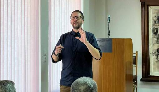 &Kappa;&alpha;&tau;ά&mu;&epsilon;&sigma;&tau;&eta; &alpha;ί&theta;&omicron;&upsilon;&sigma;&alpha; &mu;&epsilon; &iota;&sigma;&chi;&upsilon;&rho;ά &mu;&eta;&nu;ύ&mu;&alpha;&tau;&alpha; &alpha;&nu;ά&pi;&tau;&upsilon;&xi;&eta;&sigmaf; &sigma;&tau;&omicron; &sigma;&epsilon;&mu;&iota;&nu;ά&rho;&iota;&omicron; &laquo;&Eta; &epsilon;&pi;&iota;&chi;&epsilon;ί&rho;&eta;&sigma;ή &sigma;&omicron;&upsilon; &sigma;&tau;&eta;&nu; &pi;&rho;ά&xi;&eta;&raquo;