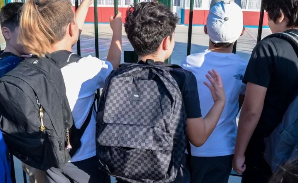 &Alpha;&Delta;&Upsilon;&Mu;: &Tau;&omicron; &alpha;&pi;&alpha;&rho;&alpha;ί&tau;&eta;&tau;&omicron; &laquo;&delta;&iota;&alpha;&beta;&alpha;&tau;ή&rho;&iota;&omicron;&raquo; &upsilon;&gamma;&epsilon;ί&alpha;&sigmaf; &gamma;&iota;&alpha; &tau;&eta; &nu;έ&alpha; &sigma;&chi;&omicron;&lambda;&iota;&kappa;ή &chi;&rho;&omicron;&nu;&iota;ά