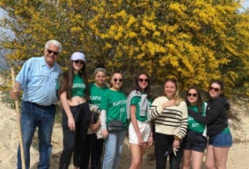 Φοιτητές από Γαλλία άφησαν οικολογικό «αποτύπωμα» στην Ελαφόνησο (VIDEO)