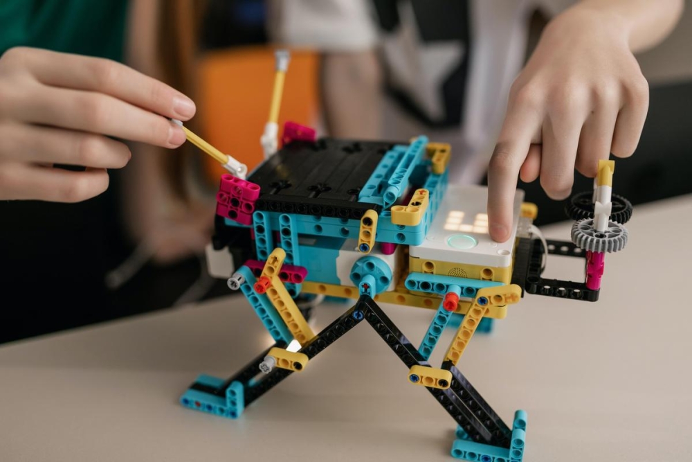 &Delta;&iota;&alpha;&gamma;&omega;&nu;&iota;&sigma;&mu;ό&sigmaf; &laquo;First Lego League&raquo; &sigma;&tau;&eta; &Beta;&iota;&beta;&lambda;&iota;&omicron;&theta;ή&kappa;&eta; &Sigma;&pi;ά&rho;&tau;&eta;&sigmaf;