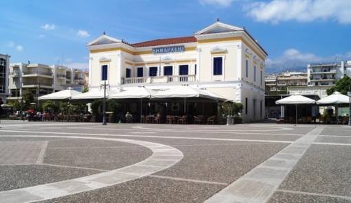 &Eta; &phi;&omega;&nu;ή &delta;&upsilon;&nu;&alpha;&mu;ώ&nu;&epsilon;&iota;, &eta; &sigma;&iota;&omega;&pi;ή &pi;&alpha;&rho;&alpha;&mu;έ&nu;&epsilon;&iota; &gamma;&iota;&alpha; &tau;&eta; &Lambda;&alpha;ϊ&kappa;ή