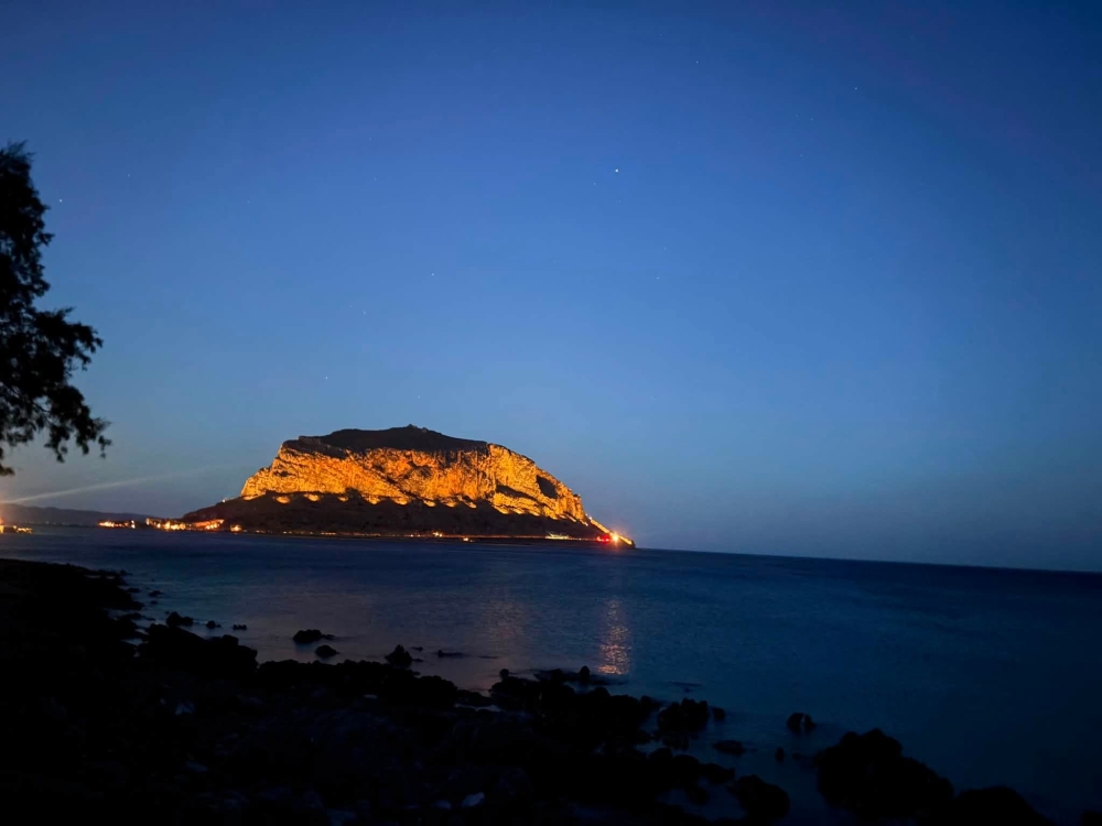 &Tau;&omicron; &laquo;&pi;έ&tau;&rho;&iota;&nu;&omicron; &kappa;&alpha;&rho;ά&beta;&iota;&raquo; &sigma;&alpha;&lambda;&pi;ά&rho;&epsilon;&iota; &sigma;&tau;&omicron; &phi;&omega;&sigmaf;
