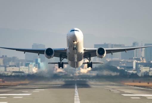 Αύξηση 5,2% στην επιβατική κίνηση και 3,8% στις κινήσεις αεροσκαφών το α' εξάμηνο του 2025