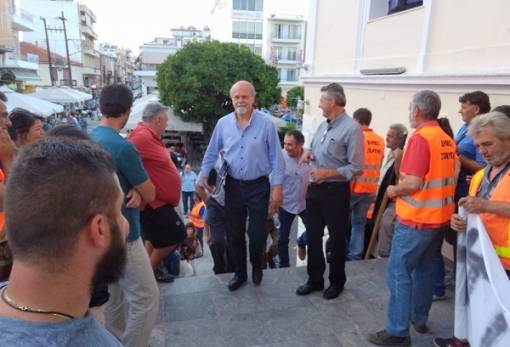 Αποκλείουν το αμαξοστάσιο του Δ. Σπάρτης οι συμβασιούχοι καθαριότητας