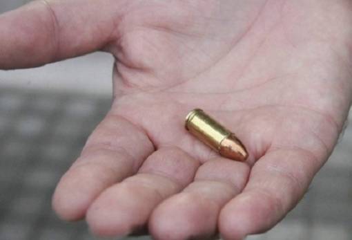 Αδέσποτη σφαίρα καρφώθηκε σε όχημα στη Σπάρτη