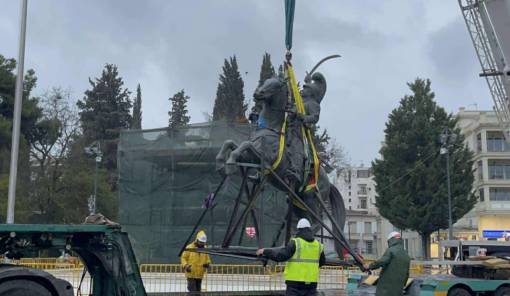 &Epsilon;&pi;έ&sigma;&tau;&rho;&epsilon;&psi;&epsilon; &sigma;&tau;&eta; &beta;ά&sigma;&eta; &tau;&omicron;&upsilon; &omicron; &laquo;&Gamma;έ&rho;&omicron;&sigmaf; &tau;&omicron;&upsilon; &Mu;&omicron;&rho;&iota;ά&raquo;