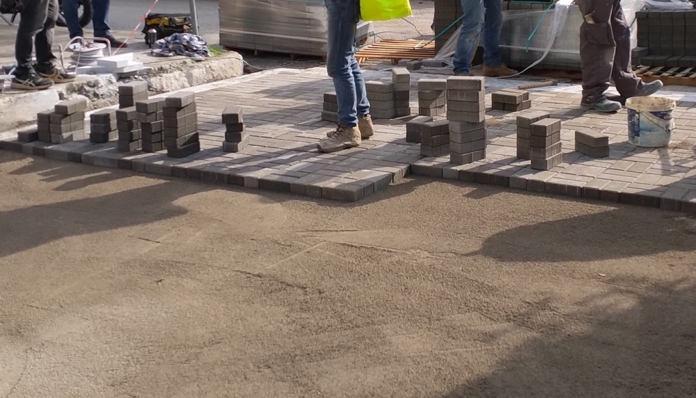 Μπήκαν οι πρώτοι κυβόλιθοι στο Γύθειο (ΦΩΤΟ)