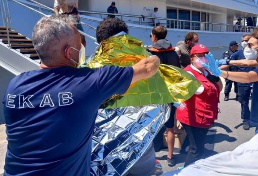 Τραγωδία νότια της Πελοποννήσου μετά από πολύνεκρο ναυάγιο με μετανάστες