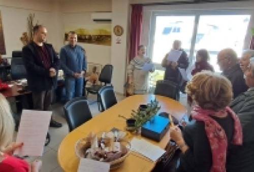 Κάλαντα Πρωτοχρονιάς στο Δημαρχείο από τα μέλη του ΚΑΠΗ Σπάρτης