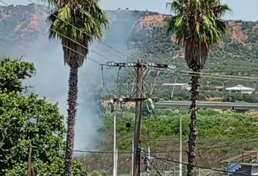 Φωτιά ξέσπασε κοντά στο Κολυμβητήριο Σπάρτης