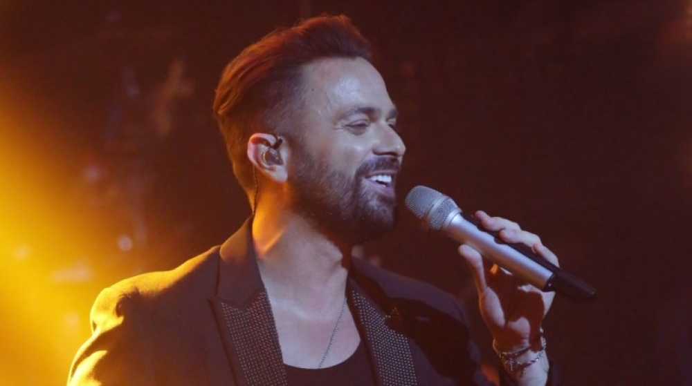 Η Σκούρα υποδέχεται τον Ηλία Βρεττό για ένα live που θα κάνει «ντόρο»!