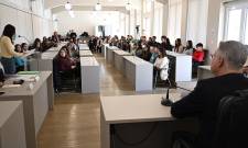 &Omicron; &lambda;ό&gamma;&omicron;&sigmaf; &tau;ώ&rho;&alpha; &sigma;&tau;&omicron;&upsilon;&sigmaf; &nu;έ&omicron;&upsilon;&sigmaf;: &Alpha;ύ&rho;&iota;&omicron; &sigma;&tau;&eta; &Sigma;&pi;ά&rho;&tau;&eta; &eta; 2&eta; &sigma;&upsilon;&nu;&epsilon;&delta;&rho;ί&alpha;&sigma;&eta; &tau;&omicron;&upsilon; &Pi;&epsilon;&rho;&iota;&phi;&epsilon;&rho;&epsilon;&iota;&alpha;&kappa;&omicron;ύ &Sigma;&upsilon;&mu;&beta;&omicron;&upsilon;&lambda;ί&omicron;&upsilon; &Nu;έ&omega;&nu; &Pi;&epsilon;&lambda;&omicron;&pi;&omicron;&nu;&nu;ή&sigma;&omicron;&upsilon;