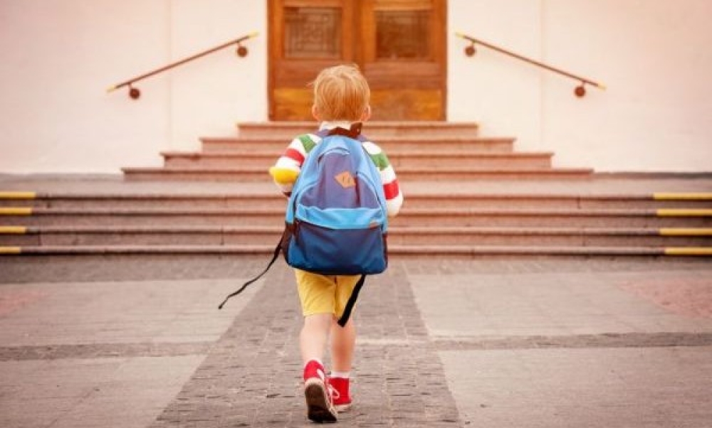 Back to School &mu;&epsilon; &tau;&eta;&nu; &laquo;&Kappa;&omicron;&upsilon;&kappa;&omicron;&upsilon;&beta;ά&gamma;&iota;&alpha;&raquo;: &Mu;&upsilon;&sigma;&tau;&iota;&kappa;ά &gamma;&iota;&alpha; &mu;&iota;&alpha; &omicron;&mu;&alpha;&lambda;ή &sigma;&chi;&omicron;&lambda;&iota;&kappa;ή &chi;&rho;&omicron;&nu;&iota;ά
