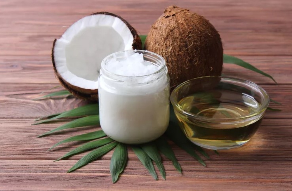 Λάδι καρύδας: Είναι πάντα στη skincare ρουτίνα μου και κάνει για δέρμα, μαλλιά και ευεξία