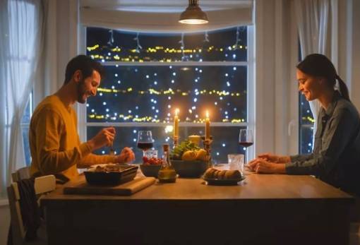 Τι ώρα να τρώμε βραδινό το χειμώνα; Ιδού η απάντηση