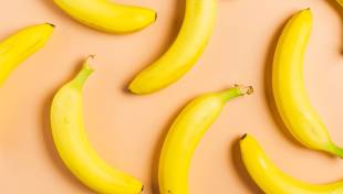 TikTok hack: Peeling με μπανάνα για λάμψη, απαλότητα και φρεσκάδα
