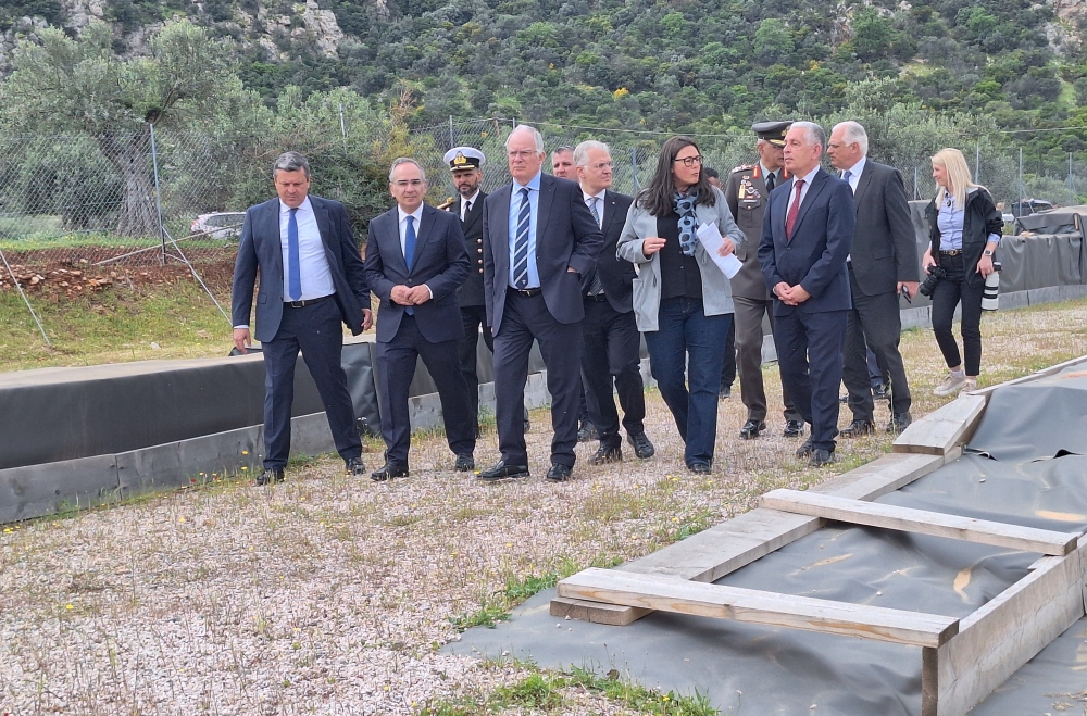 &Sigma;&tau;&eta;&nu; &Alpha;&rho;&kappa;&alpha;&delta;ί&alpha; &kappa;&alpha;&iota; &tau;&eta;&nu; έ&pi;&alpha;&upsilon;&lambda;&eta; &tau;&omicron;&upsilon; &Eta;&rho;ώ&delta;&eta; &Alpha;&tau;&tau;&iota;&kappa;&omicron;ύ &omicron; &Pi;&rho;ό&epsilon;&delta;&rho;&omicron;&sigmaf; &tau;&eta;&sigmaf; &Delta;&eta;&mu;&omicron;&kappa;&rho;&alpha;&tau;ί&alpha;&sigmaf;