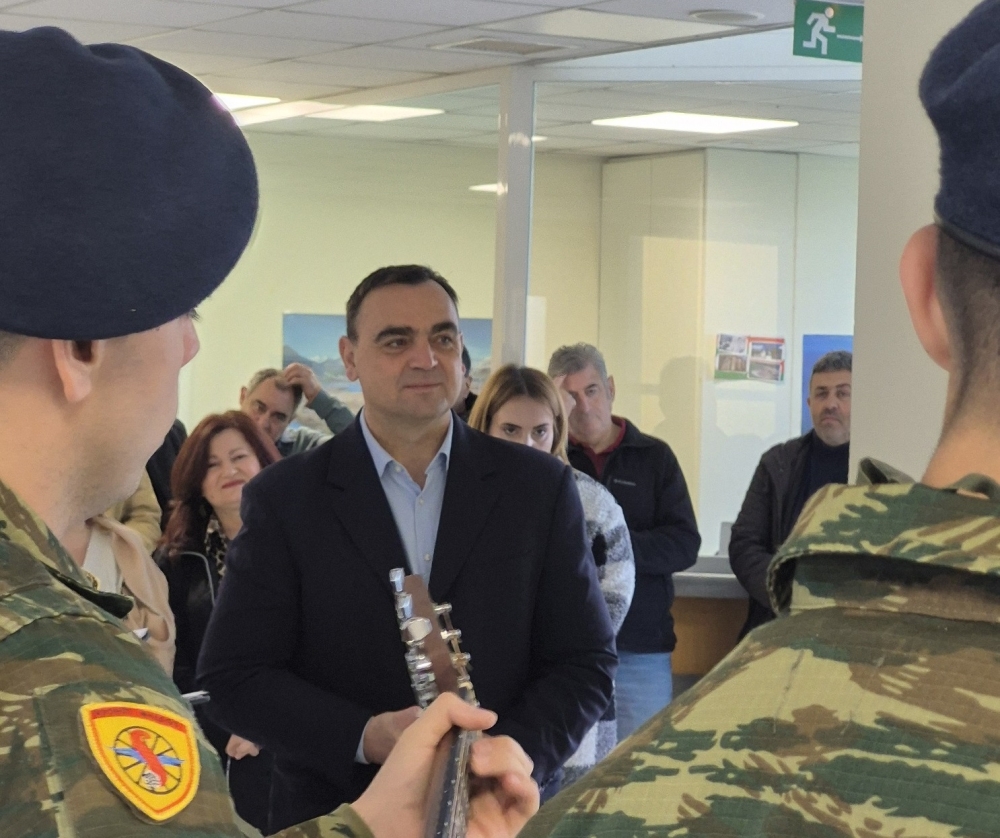 &Pi;&alpha;&rho;&alpha;&delta;&omicron;&sigma;&iota;&alpha;&kappa;ά &Pi;&rho;&omega;&tau;&omicron;&chi;&rho;&omicron;&nu;&iota;ά&tau;&iota;&kappa;&alpha; &kappa;ά&lambda;&alpha;&nu;&tau;&alpha; έ&psi;&alpha;&lambda;&alpha;&nu; &omicron;&pi;&lambda;ί&tau;&epsilon;&sigmaf; &tau;&omicron;&upsilon; &Kappa;&Epsilon;&Epsilon;&Mu; &sigma;&tau;&omicron;&nu; &Theta;. &Beta;&epsilon;&rho;&omicron;ύ&tau;&eta;