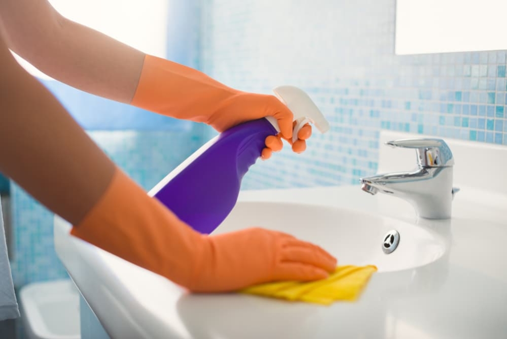 Πόσο συχνά πρέπει να καθαρίζεις το μπάνιο σου;
