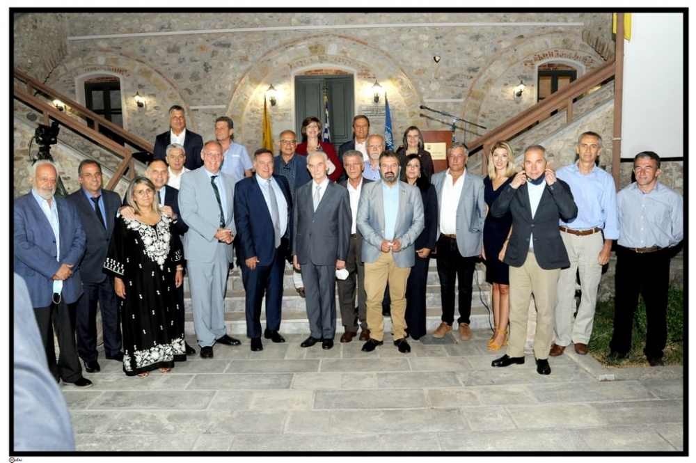 &Sigma;&tau;&alpha; &chi;έ&rho;&iota;&alpha; &tau;&eta;&sigmaf; &kappa;&omicron;&iota;&nu;&omega;&nu;ί&alpha;&sigmaf; &eta; &pi;&alpha;&rho;&alpha;&kappa;&alpha;&tau;&alpha;&theta;ή&kappa;&eta; &tau;&omicron;&upsilon; &Sigma;&pi;&alpha;&rho;&tau;&iota;&alpha;&tau;&iota;&kappa;&omicron;ύ &Gamma;.&Sigma;.