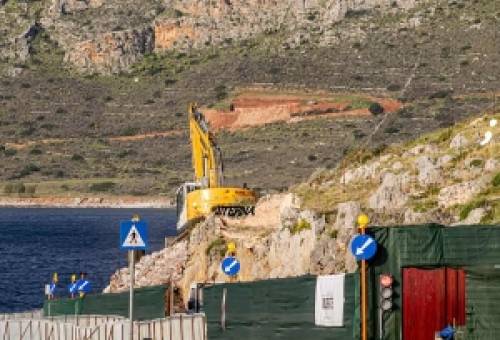 «Οχυρωμένο» πίσω από τον Νόμο το τελεφερίκ Μονεμβασίας κατά Μενδώνη