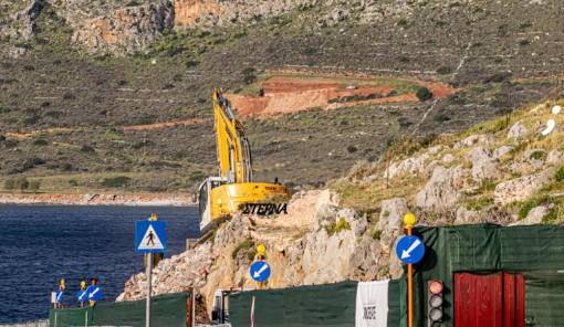 &laquo;&Omicron;&chi;&upsilon;&rho;&omega;&mu;έ&nu;&omicron;&raquo; &pi;ί&sigma;&omega; &alpha;&pi;ό &tau;&omicron;&nu; &Nu;ό&mu;&omicron; &tau;&omicron; &tau;&epsilon;&lambda;&epsilon;&phi;&epsilon;&rho;ί&kappa; &Mu;&omicron;&nu;&epsilon;&mu;&beta;&alpha;&sigma;ί&alpha;&sigmaf; &kappa;&alpha;&tau;ά &Mu;&epsilon;&nu;&delta;ώ&nu;&eta;