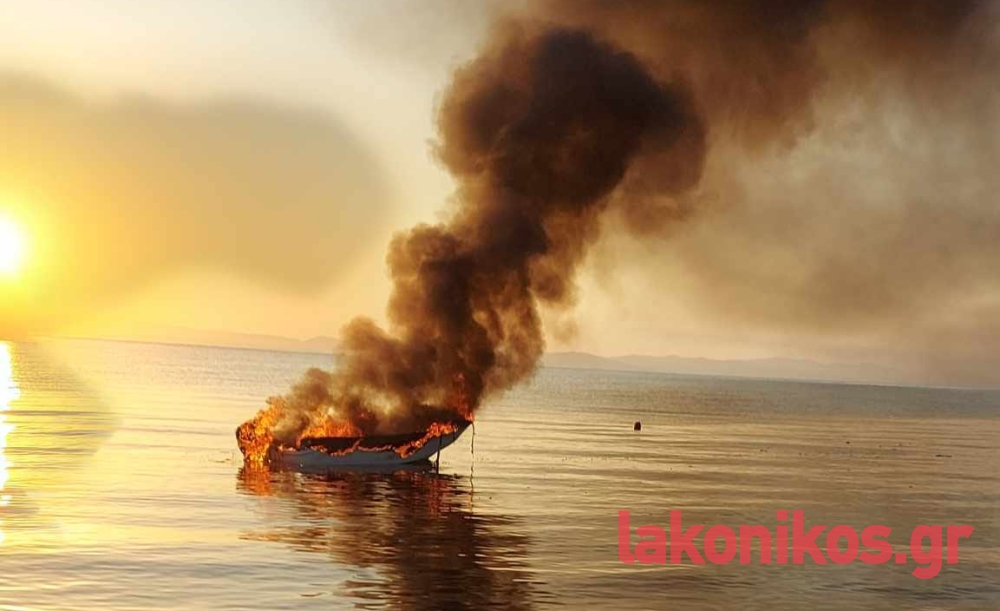 Φωτιά σε σκάφος με τρεις επιβαίνοντες στο Βαθύ Γυθείου