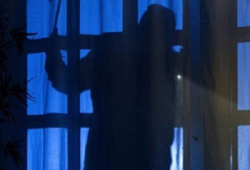Κουκουλοφόροι «τρύπωσαν» μεσ’ στη νύχτα  σε σπίτι ηλικιωμένης στο Γεωργίτσι