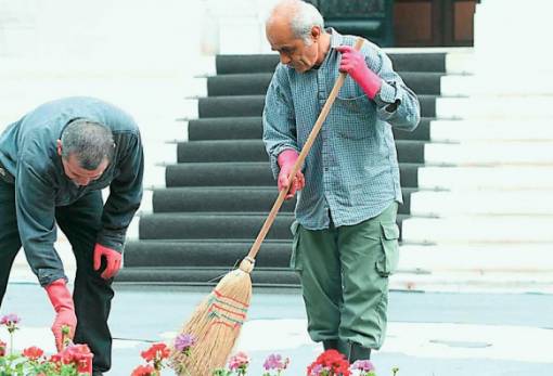 «Ξεσκονίζουν» τους Δήμους για την Κοινωφελή Εργασία